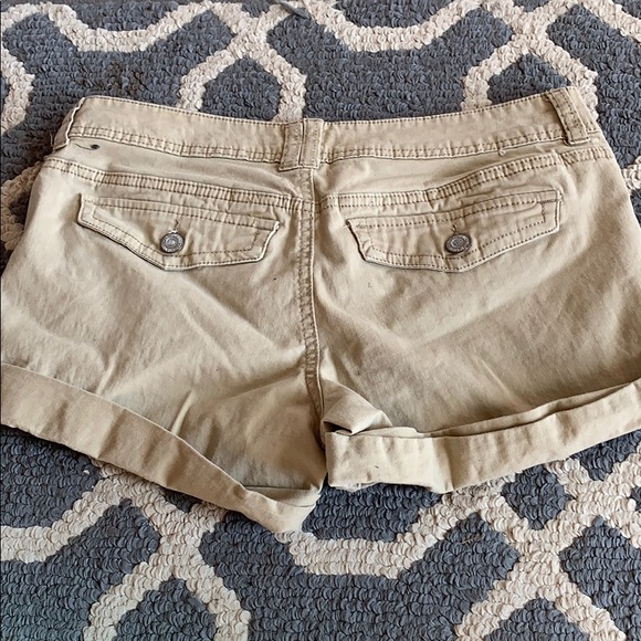 Tan shorts - Picture 3 of 3